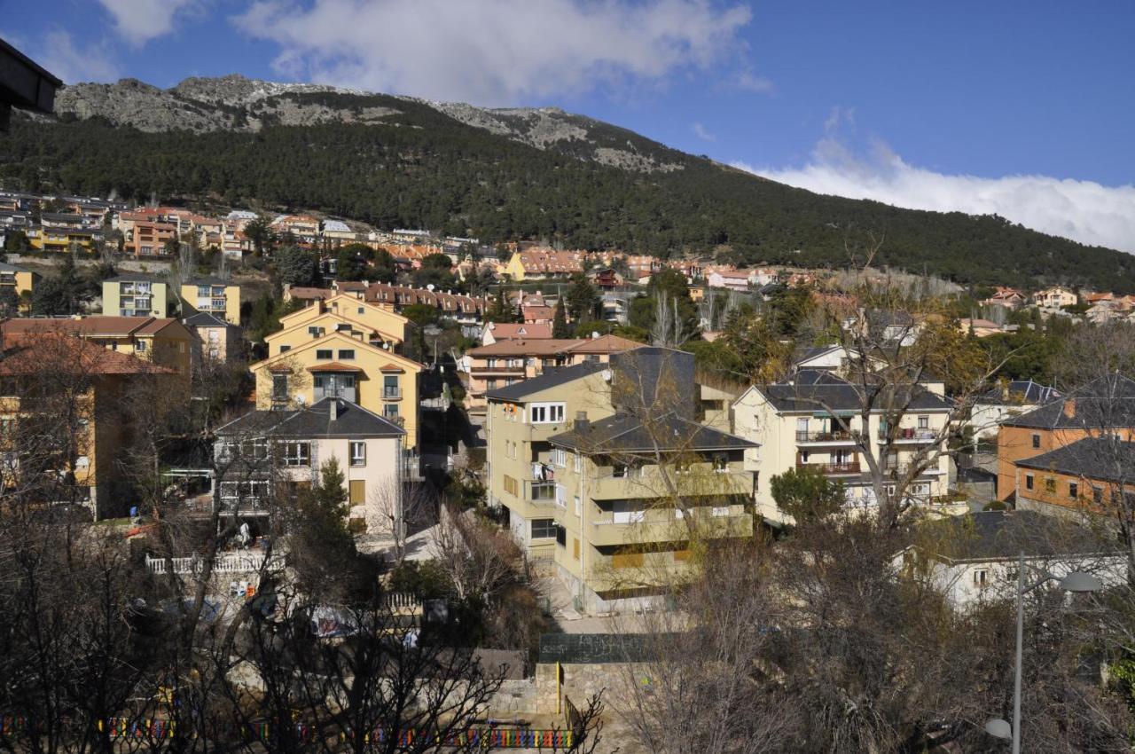 Hotel Tres Arcos San Lorenzo de El Escorial Cameră foto